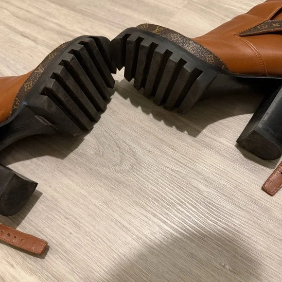 Louis Vuitton Star Trail Monogram Leather Boots - Picture 9 of 11